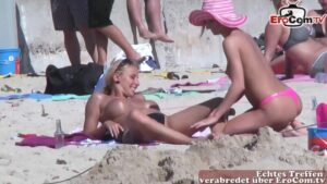 Spanner am Strand filmt heimlich deutsche Lesben