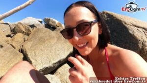 Deutsche skinny Mutter trifft User für Geschlechtsverkehr am Strand
