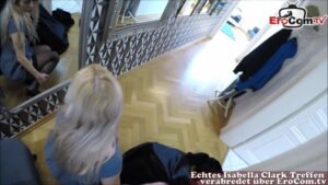 Blonde Hobbynutte Isabella Clark beim Userdate