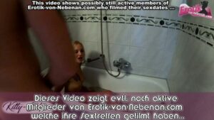 Selbstgemachter Koitus in der Badewanne mit Teen